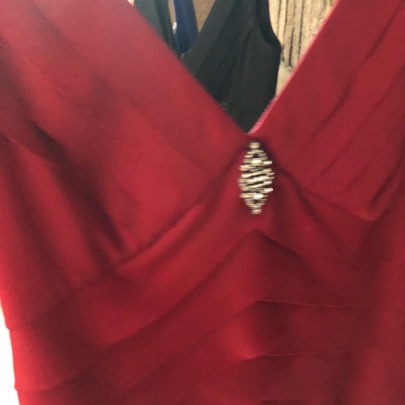 Elegant Red Jones & Co rushed dress size 4 bling - Picture 3 of 7